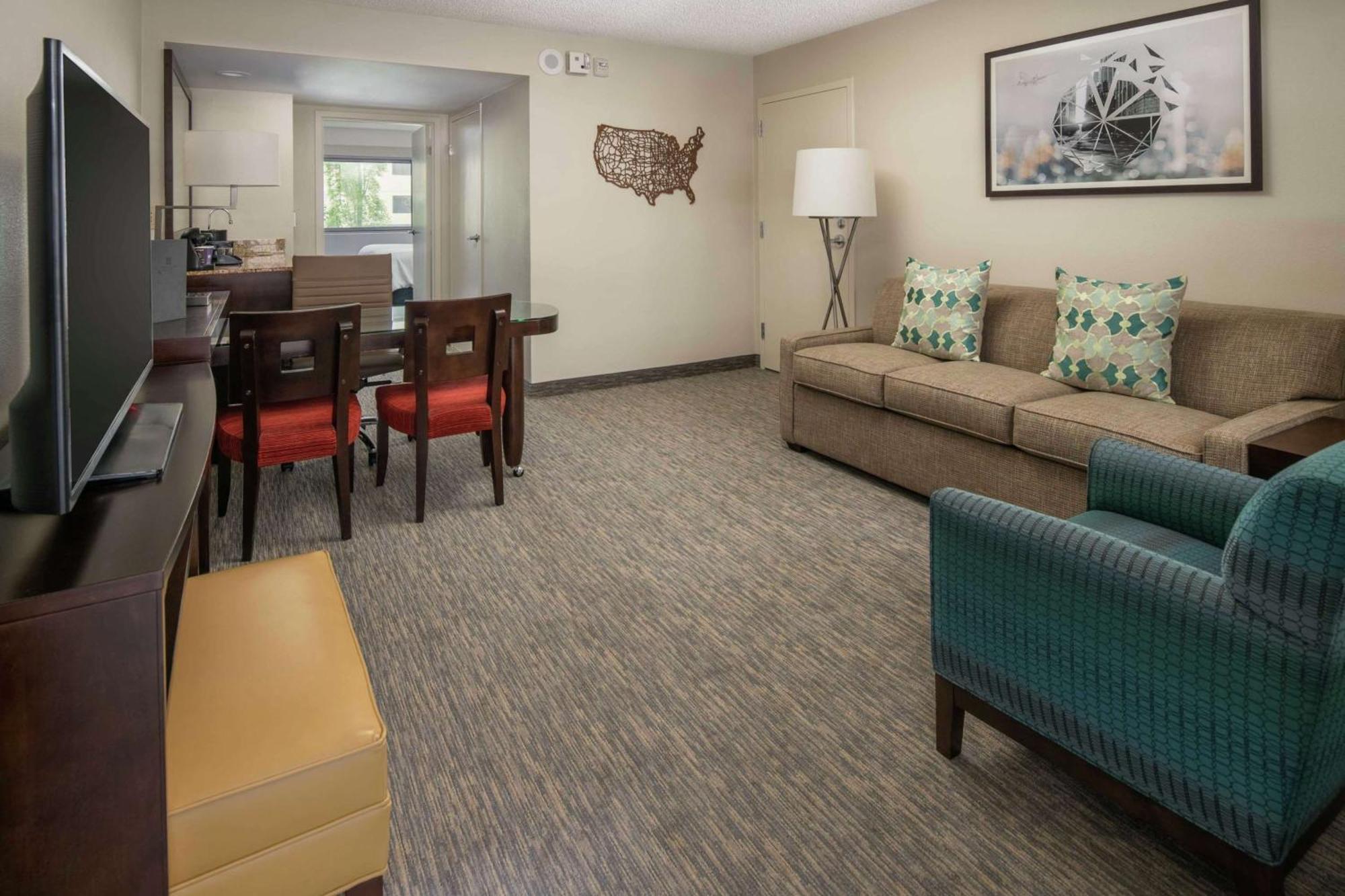 Embassy Suites By Hilton Seattle - Tacoma International Airport Таквіла Екстер'єр фото