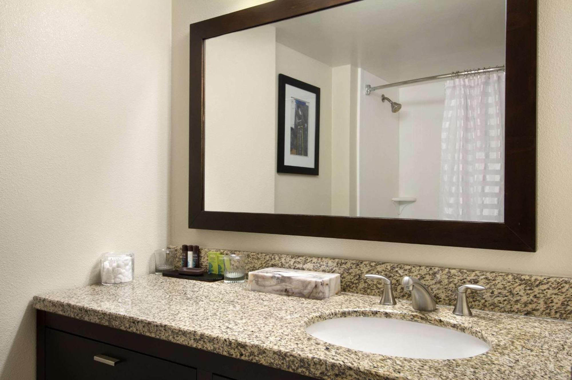 Embassy Suites By Hilton Seattle - Tacoma International Airport Таквіла Екстер'єр фото