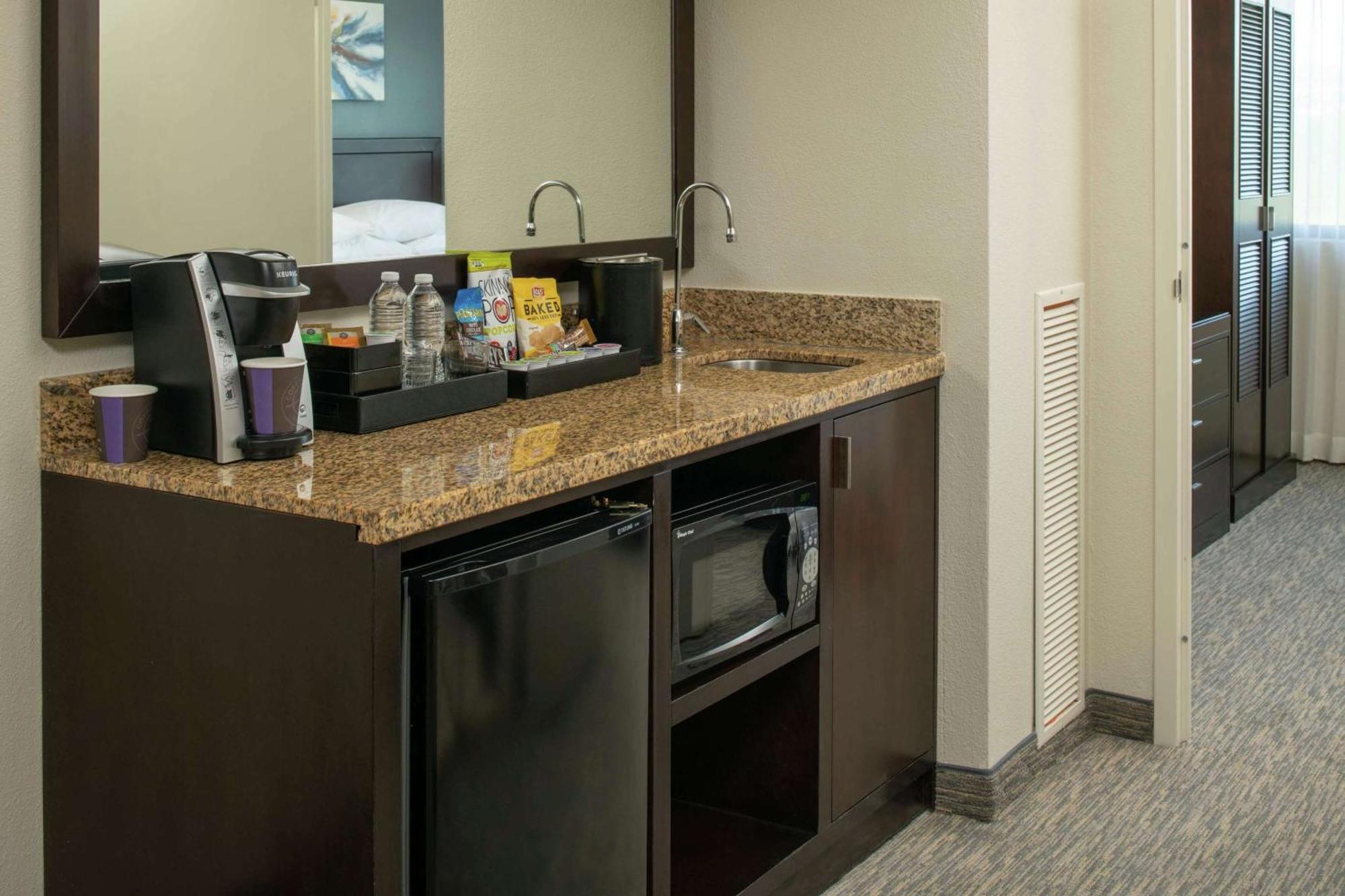 Embassy Suites By Hilton Seattle - Tacoma International Airport Таквіла Екстер'єр фото