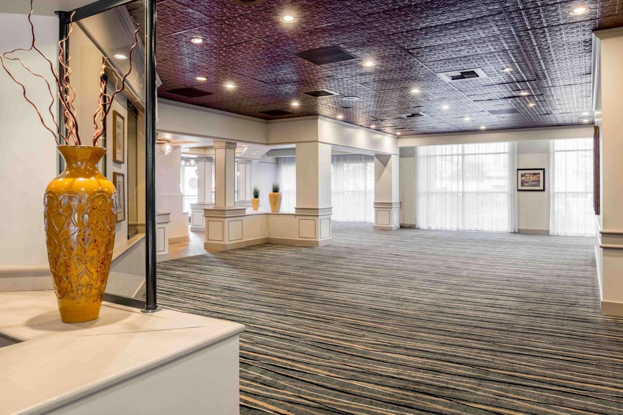 Embassy Suites By Hilton Seattle - Tacoma International Airport Таквіла Екстер'єр фото