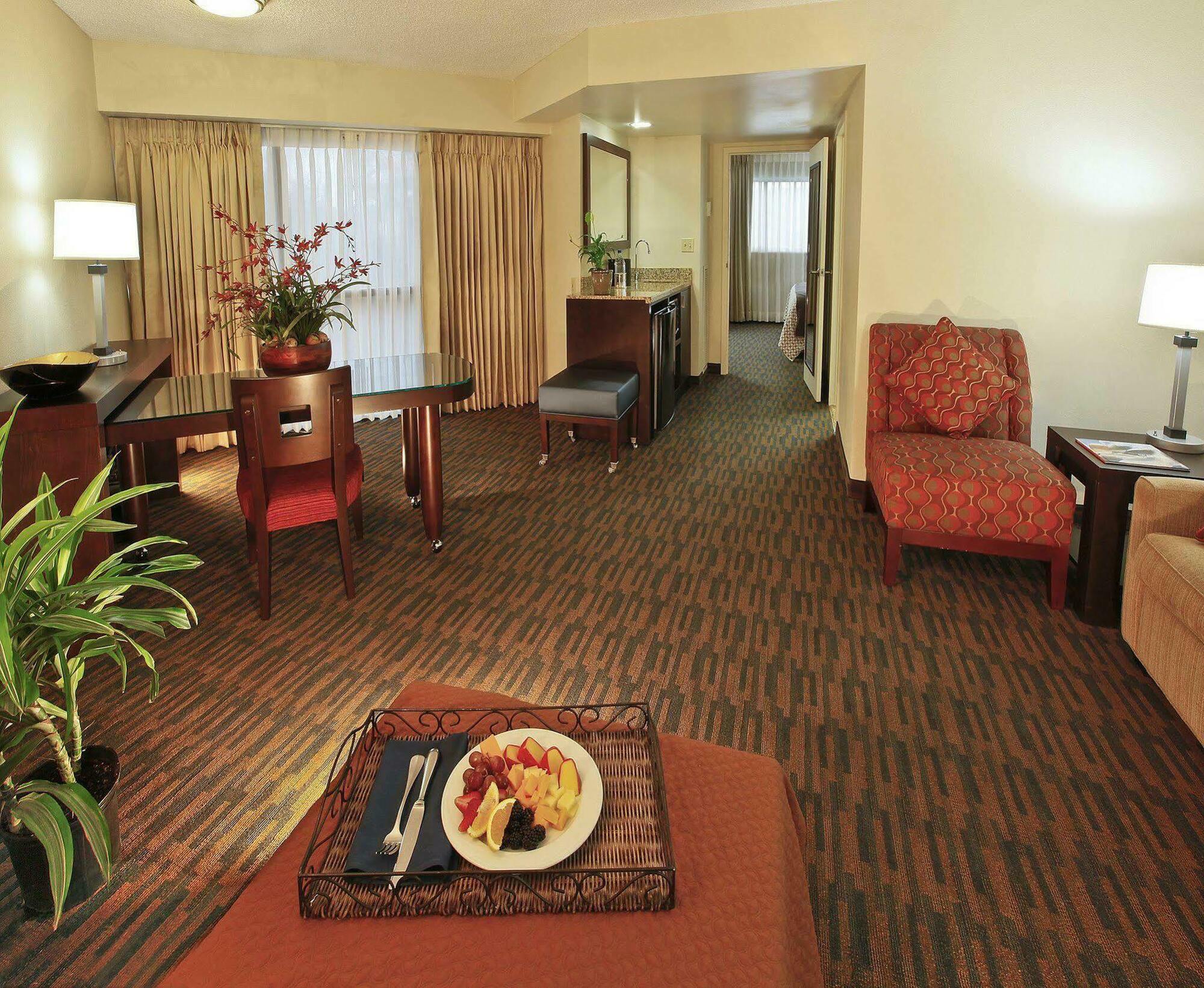 Embassy Suites By Hilton Seattle - Tacoma International Airport Таквіла Номер фото